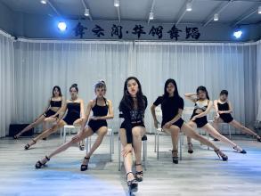 釋放熱情，舞動(dòng)人生——華翎舞蹈南寧朝陽(yáng)分校成年舞蹈培訓(xùn)火熱招生中